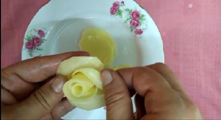 تزیین سیب زمینی - حالت دادن به شکل گل رز